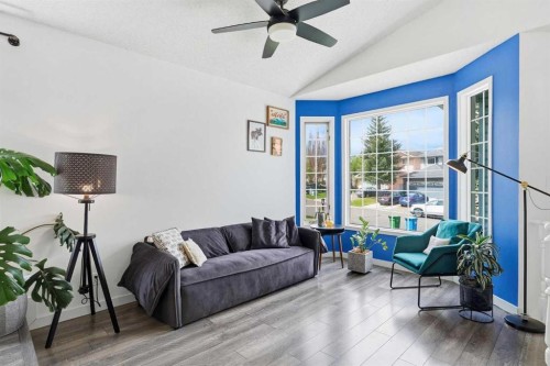 10 Shawbrooke Rise Sw, Calgary, AB - Indoor Photo Showing Living Room