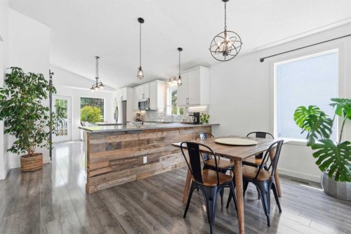10 Shawbrooke Rise Sw, Calgary, AB - Indoor Photo Showing Dining Room