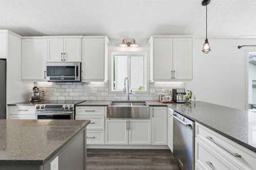 10 Shawbrooke Rise Sw, Calgary, AB - Indoor Photo Showing Kitchen With Stainless Steel Kitchen With Double Sink With Upgraded Kitchen