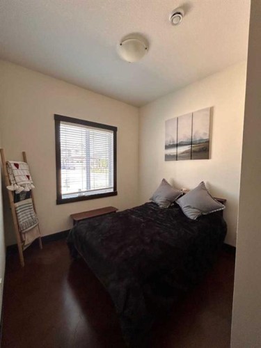 596 Muirfield Crescent, Lyalta, AB - Indoor Photo Showing Bedroom