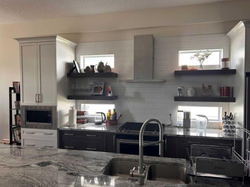596 Muirfield Crescent, Lyalta, AB - Indoor Photo Showing Kitchen With Double Sink With Upgraded Kitchen