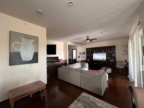 596 Muirfield Crescent, Lyalta, AB - Indoor Photo Showing Living Room