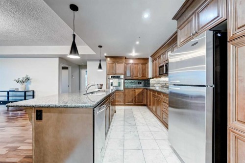 2308-920 5 Avenue Sw, Calgary, AB - Indoor Photo Showing Kitchen With Upgraded Kitchen