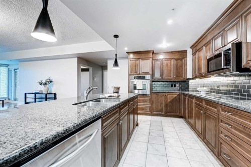 2308-920 5 Avenue Sw, Calgary, AB - Indoor Photo Showing Kitchen With Double Sink