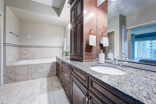2308-920 5 Avenue Sw, Calgary, AB - Indoor Photo Showing Bathroom