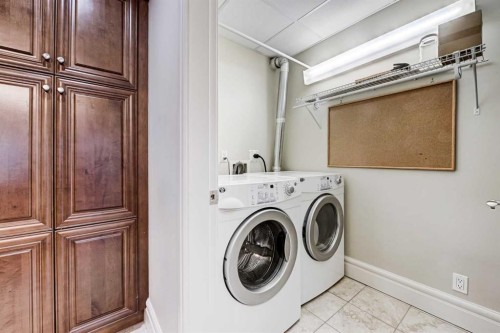 2308-920 5 Avenue Sw, Calgary, AB - Indoor Photo Showing Laundry Room
