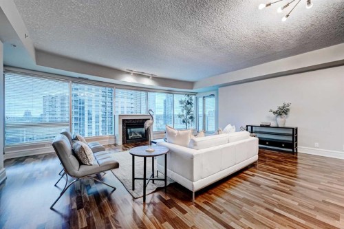 2308-920 5 Avenue Sw, Calgary, AB - Indoor Photo Showing Living Room With Fireplace