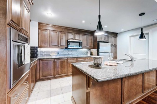 2308-920 5 Avenue Sw, Calgary, AB - Indoor Photo Showing Kitchen With Stainless Steel Kitchen With Upgraded Kitchen