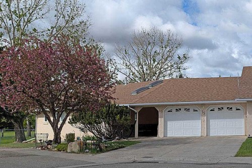 15 Chinook Crescent WEST Claresholm, AB T0L 0T0