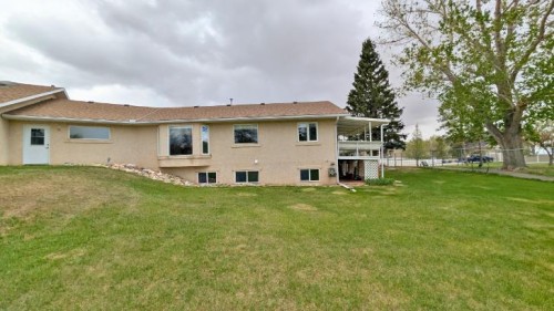 15 Chinook Crescent West, Claresholm, AB - Outdoor