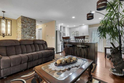 155 Midcrest Crescent Se, Calgary, AB - Indoor Photo Showing Living Room