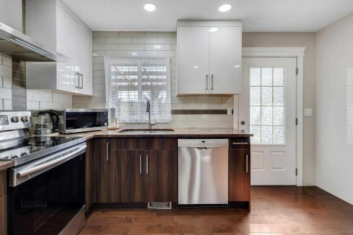 155 Midcrest Crescent Se, Calgary, AB - Indoor Photo Showing Kitchen