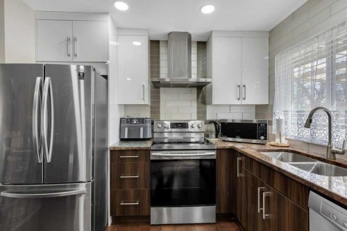 155 Midcrest Crescent Se, Calgary, AB - Indoor Photo Showing Kitchen With Stainless Steel Kitchen With Double Sink With Upgraded Kitchen