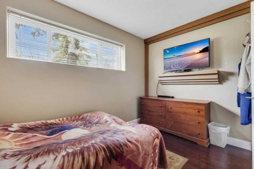 155 Midcrest Crescent Se, Calgary, AB - Indoor Photo Showing Bedroom