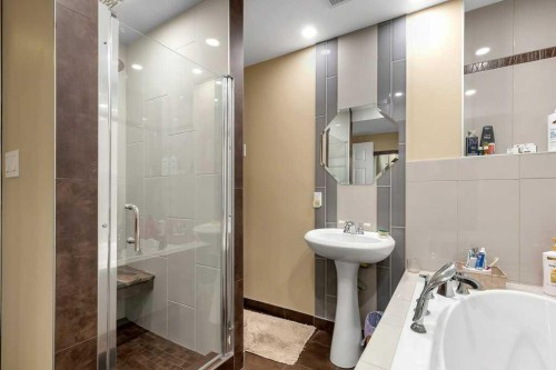 155 Midcrest Crescent Se, Calgary, AB - Indoor Photo Showing Bathroom