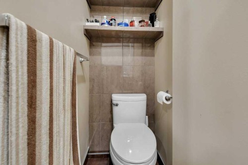 155 Midcrest Crescent Se, Calgary, AB - Indoor Photo Showing Bathroom