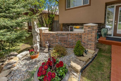 155 Midcrest Crescent Se, Calgary, AB - Outdoor
