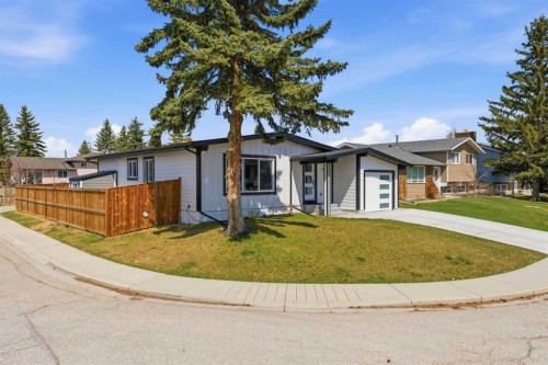 428 Queen Anne Way Se, Calgary, AB - Outdoor