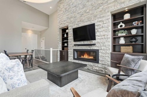 1684 37 Avenue Sw, Calgary, AB - Indoor Photo Showing Living Room With Fireplace