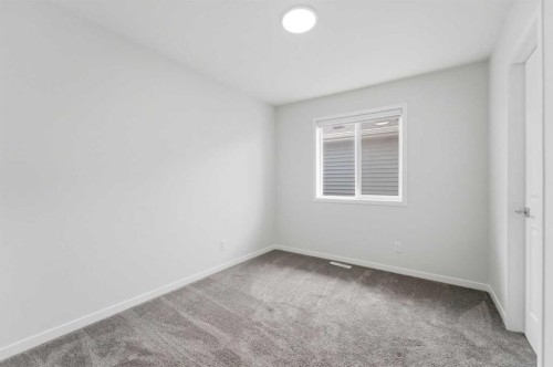 21 Corner Glen Row Ne, Calgary, AB 