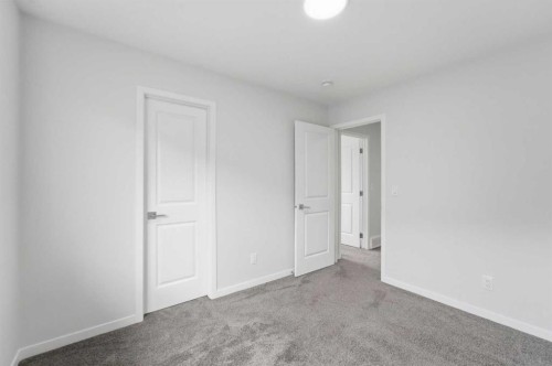 21 Corner Glen Row Ne, Calgary, AB 