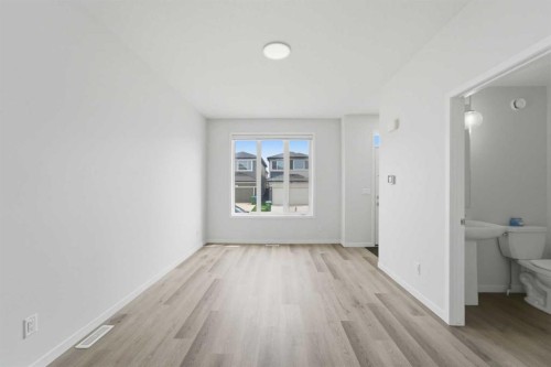21 Corner Glen Row Ne, Calgary, AB 