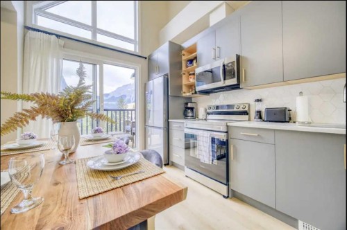 205-109 Kananaskis Way, Canmore, AB - Indoor Photo Showing Kitchen