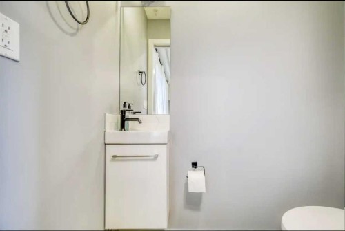 205-109 Kananaskis Way, Canmore, AB - Indoor Photo Showing Bathroom