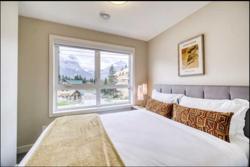 205-109 Kananaskis Way, Canmore, AB - Indoor Photo Showing Bedroom