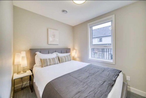 205-109 Kananaskis Way, Canmore, AB - Indoor Photo Showing Bedroom