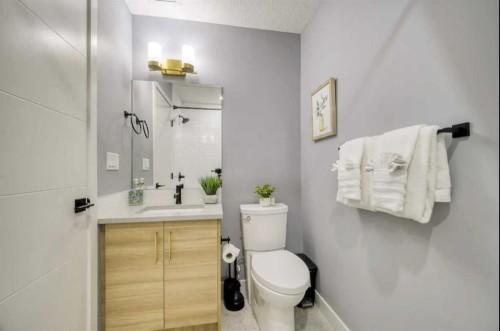 205-109 Kananaskis Way, Canmore, AB - Indoor Photo Showing Bathroom