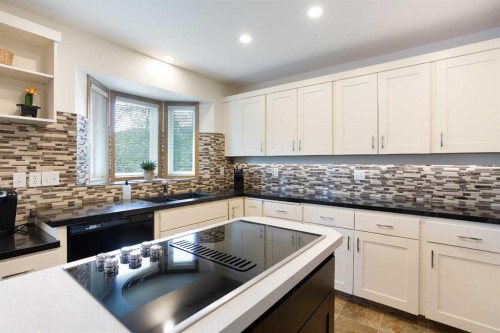 26 Sunhaven Link Se, Calgary, AB - Indoor Photo Showing Kitchen