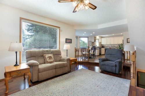 26 Sunhaven Link Se, Calgary, AB - Indoor Photo Showing Living Room