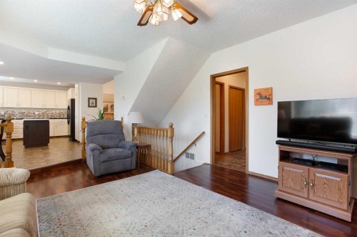 26 Sunhaven Link Se, Calgary, AB - Indoor Photo Showing Living Room