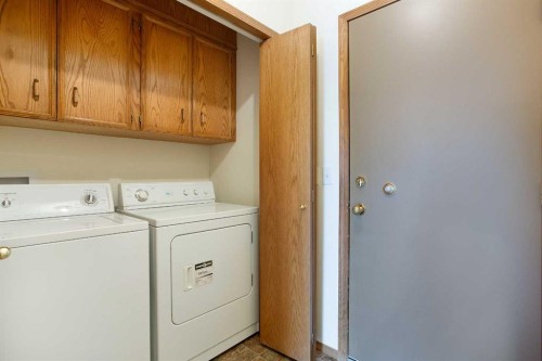 26 Sunhaven Link Se, Calgary, AB - Indoor Photo Showing Laundry Room