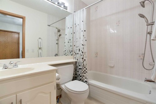 26 Sunhaven Link Se, Calgary, AB - Indoor Photo Showing Bathroom