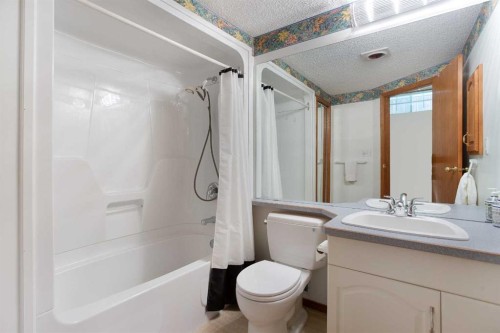 26 Sunhaven Link Se, Calgary, AB - Indoor Photo Showing Bathroom