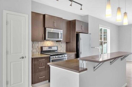 455 Ascot Circle Sw, Calgary, AB - Indoor Photo Showing Kitchen