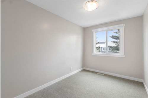 36-219 90 Avenue Se, Calgary, AB - Indoor Photo Showing Other Room