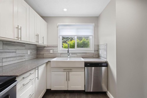 36-219 90 Avenue Se, Calgary, AB - Indoor Photo Showing Kitchen