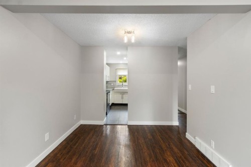 36-219 90 Avenue Se, Calgary, AB - Indoor Photo Showing Other Room