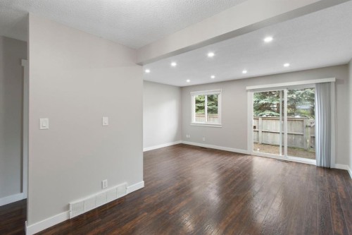 36-219 90 Avenue Se, Calgary, AB - Indoor Photo Showing Other Room