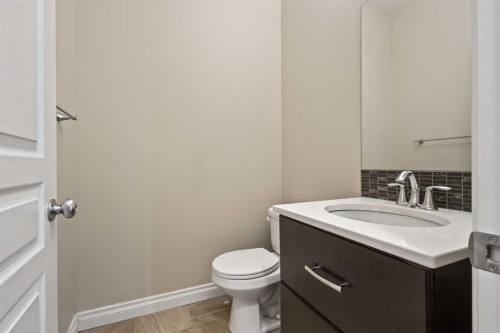 486 Silverado Boulevard Sw, Calgary, AB - Indoor Photo Showing Bathroom