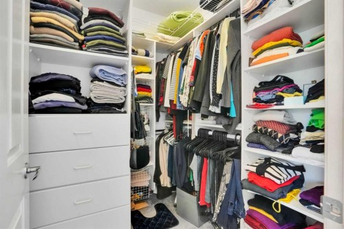 6 Discovery Woods Villas Sw, Calgary, AB - Indoor With Storage