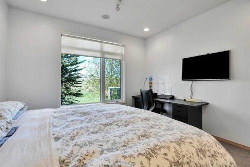 6 Discovery Woods Villas Sw, Calgary, AB - Indoor Photo Showing Bedroom