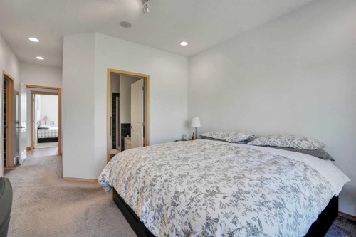 6 Discovery Woods Villas Sw, Calgary, AB - Indoor Photo Showing Bedroom