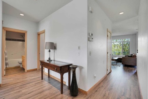 6 Discovery Woods Villas Sw, Calgary, AB - Indoor Photo Showing Other Room