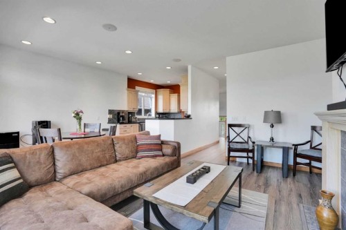6 Discovery Woods Villas Sw, Calgary, AB - Indoor Photo Showing Living Room