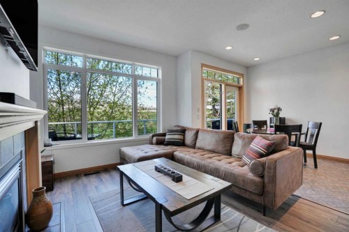 6 Discovery Woods Villas Sw, Calgary, AB - Indoor Photo Showing Living Room