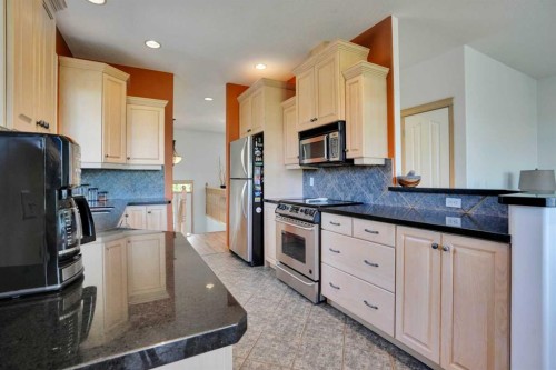 6 Discovery Woods Villas Sw, Calgary, AB - Indoor Photo Showing Kitchen With Stainless Steel Kitchen